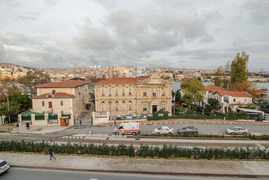 Waterfront Apartment By The Tram - Terrace With Dome & Golden Horn View In Fatih Istanbul Luaran gambar