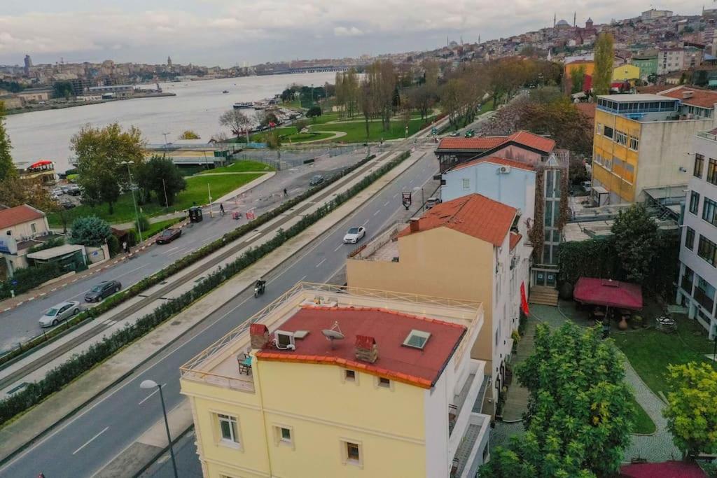 Waterfront Apartment By The Tram - Terrace With Dome & Golden Horn View In Fatih Istanbul Luaran gambar