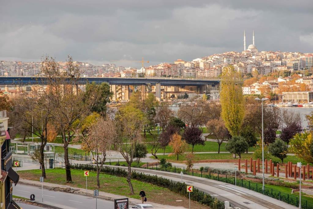 Waterfront Apartment By The Tram - Terrace With Dome & Golden Horn View In Fatih Istanbul Luaran gambar