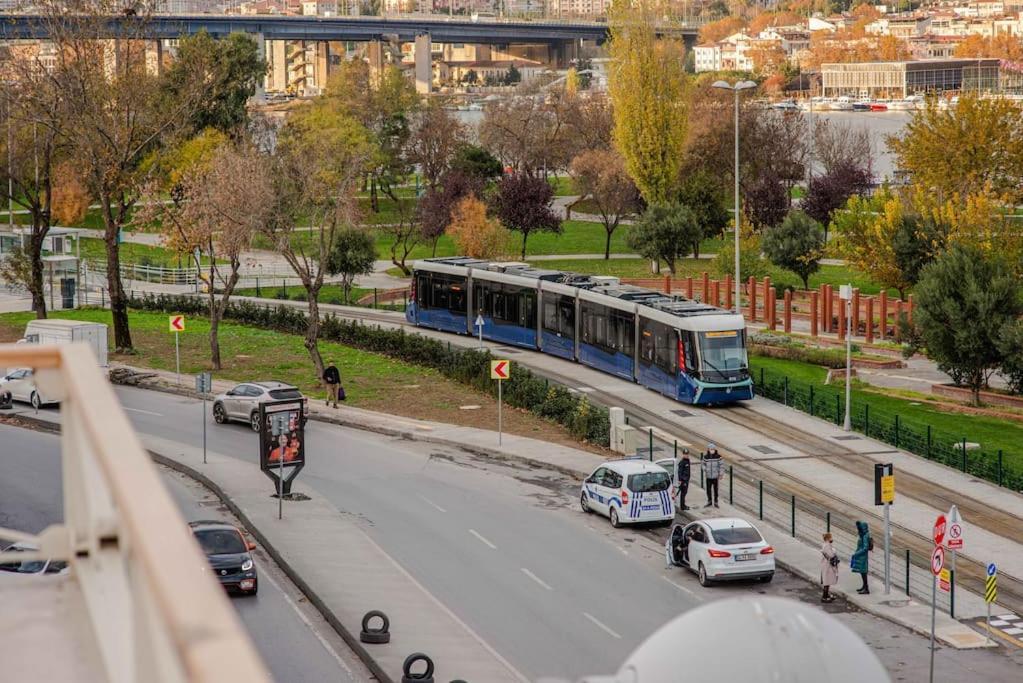 Waterfront Apartment By The Tram - Terrace With Dome & Golden Horn View In Fatih Istanbul Luaran gambar
