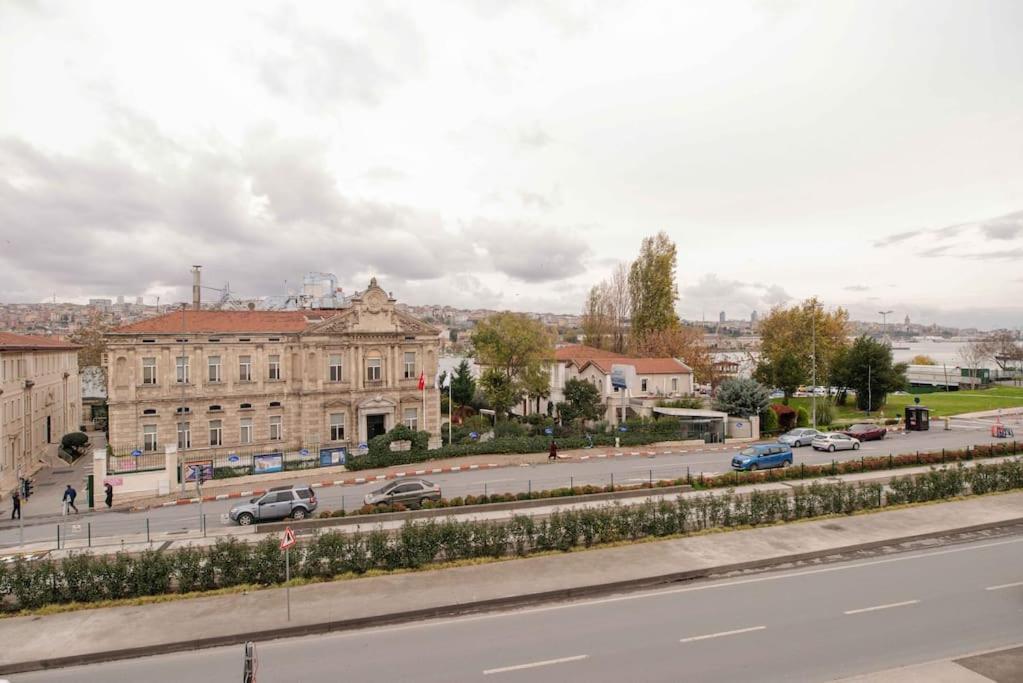 Waterfront Apartment By The Tram - Terrace With Dome & Golden Horn View In Fatih Istanbul Luaran gambar