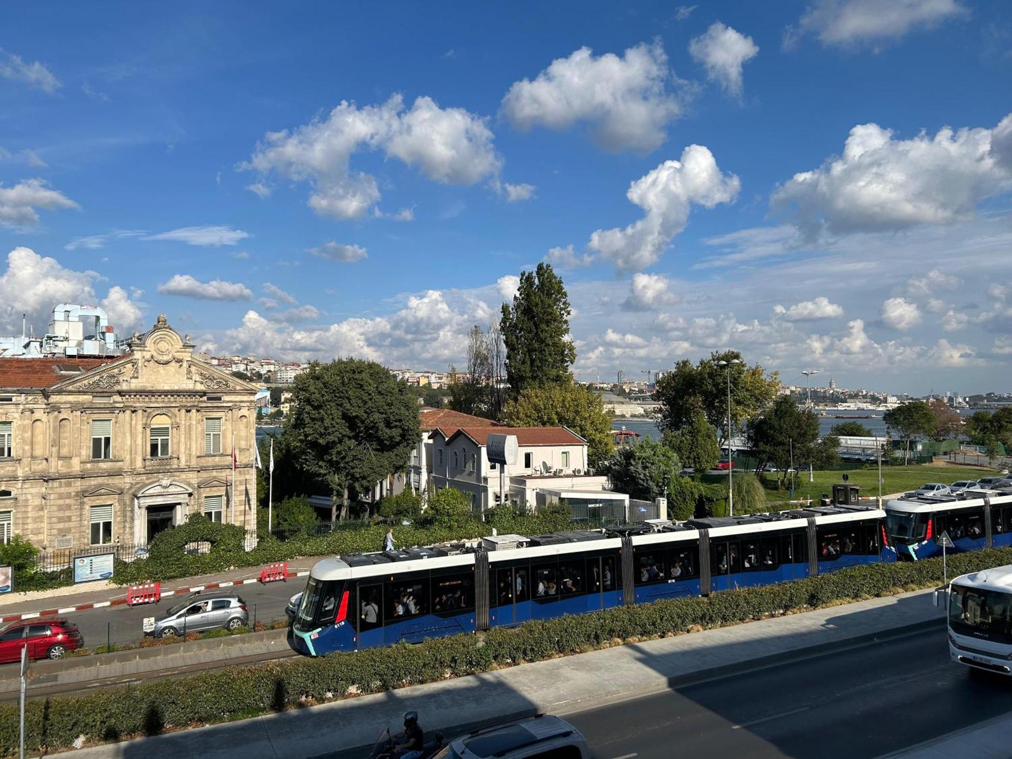 Waterfront Apartment By The Tram - Terrace With Dome & Golden Horn View In Fatih Istanbul Luaran gambar